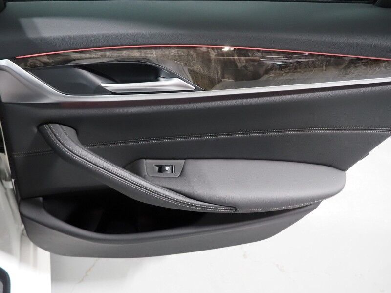 2023 BMW 5 Series 530i Sedan *M SPORT, NAVIGATION, LIVE COCKPIT PRO, SAFETY ALERTS, BACKUP-CAMERA, COLOR TOUCHSCREEN, MOONROOF, HEATED SEATS/STEERING, COMFORT ACCESS, 20 INCH WHEELS, FULL LED HEADLIGHTS, ANDROID & APPLE Round Rock TX