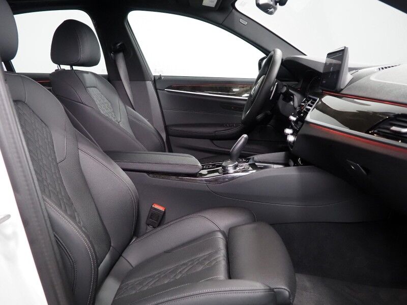 2023 BMW 5 Series 530i Sedan *M SPORT, NAVIGATION, LIVE COCKPIT PRO, SAFETY ALERTS, BACKUP-CAMERA, COLOR TOUCHSCREEN, MOONROOF, HEATED SEATS/STEERING, COMFORT ACCESS, 20 INCH WHEELS, FULL LED HEADLIGHTS, ANDROID & APPLE Round Rock TX