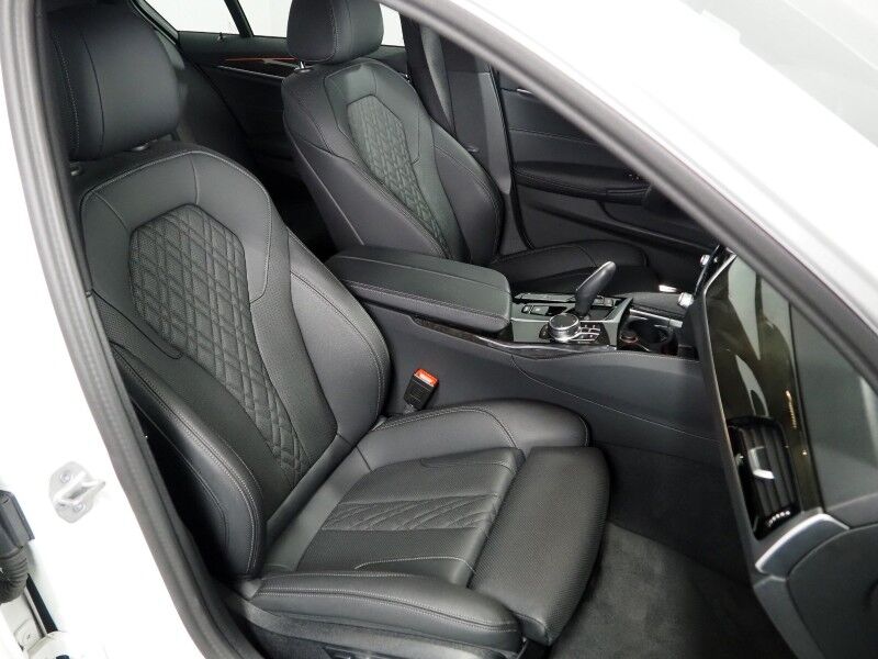 2023 BMW 5 Series 530i Sedan *M SPORT, NAVIGATION, LIVE COCKPIT PRO, SAFETY ALERTS, BACKUP-CAMERA, COLOR TOUCHSCREEN, MOONROOF, HEATED SEATS/STEERING, COMFORT ACCESS, 20 INCH WHEELS, FULL LED HEADLIGHTS, ANDROID & APPLE