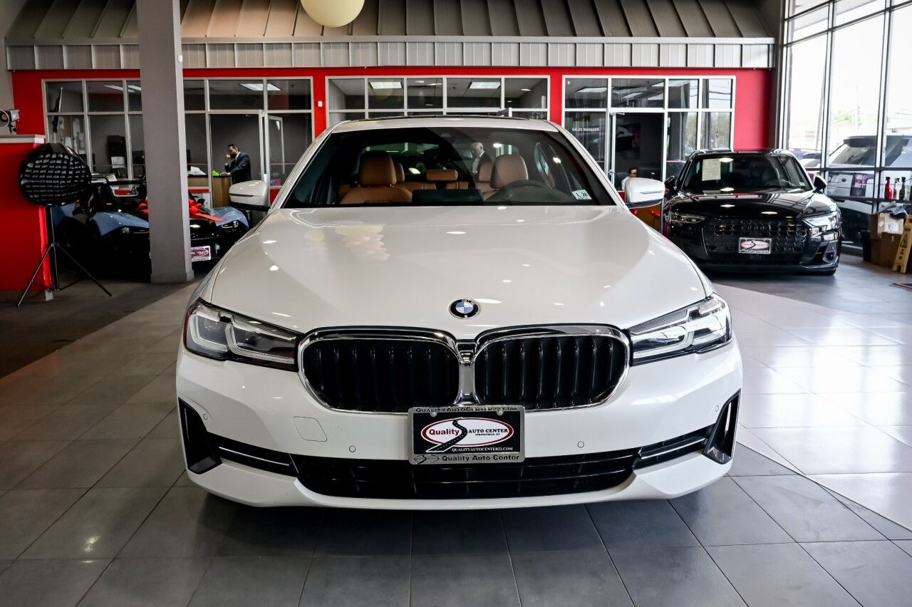 2023 BMW 5 Series 530i xDrive, Premium Pkg, Remote Start, Wireless Charging