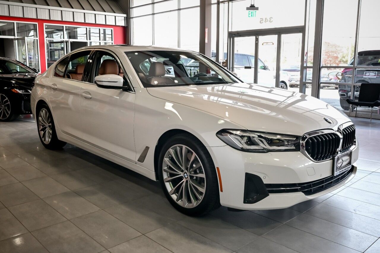 2023 BMW 5 Series 530i xDrive, Premium Pkg, Remote Start, Wireless Charging
