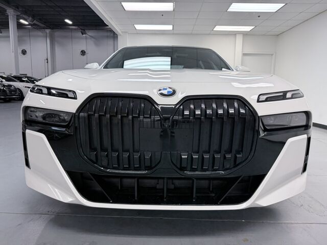 2023 Bmw 740i 7-series photo 2