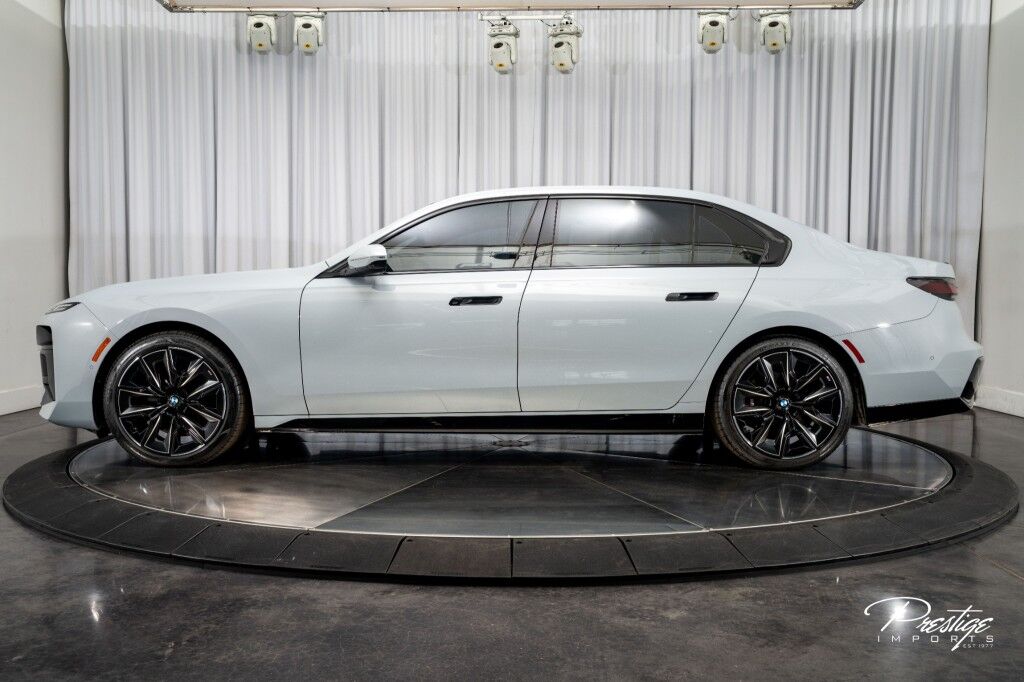 2023 BMW 7 Series 740i