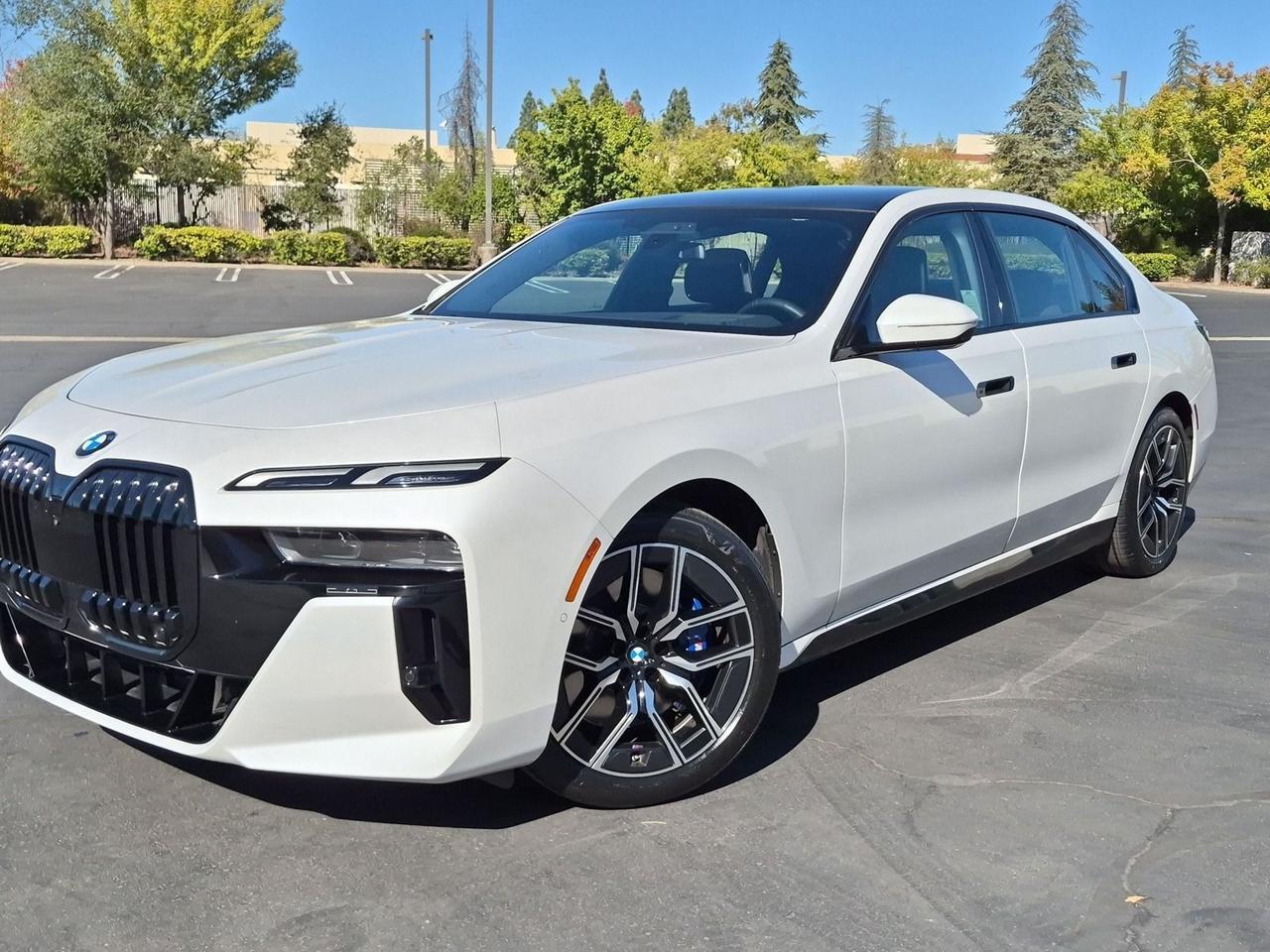 2023 BMW 7 Series 740i