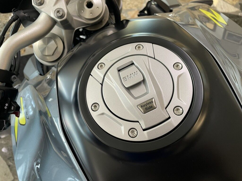 2023 BMW F900R EXCLUSIVE~PRO RIDE MODES~LOWERING PKG~HEATED GRIPS~BREMBO BRAKES~STEERING STABILIZER BAR~ONLINE FINANCE AND SHIPPING AVAILABLE!!!!! Sarasota FL