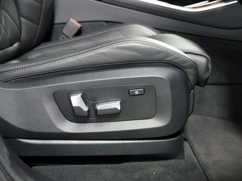 2023 BMW X5 sDrive40i *HEADS-UP DISPLAY, NAVIGATION, LIVE COCKPIT PRO, SAFETY ALERTS, 360 VIEW CAMERAS, PANORAMA MOONROOF, HEATED SEATS, POWER LIFTGATE, REMOTE START, COMFORT ACCESS, 21 INCH WHEELS, WIRELESS CHARGING, ANDROID & APPLE Round Rock TX