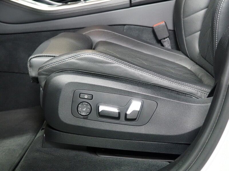 2023 BMW X5 sDrive40i *HEADS-UP DISPLAY, NAVIGATION, LIVE COCKPIT PRO, SAFETY ALERTS, 360 VIEW CAMERAS, PANORAMA MOONROOF, HEATED SEATS, POWER LIFTGATE, REMOTE START, COMFORT ACCESS, 21 INCH WHEELS, WIRELESS CHARGING, ANDROID & APPLE Round Rock TX