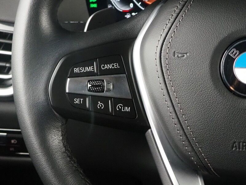 2023 BMW X5 sDrive40i *HEADS-UP DISPLAY, NAVIGATION, LIVE COCKPIT PRO, SAFETY ALERTS, 360 VIEW CAMERAS, PANORAMA MOONROOF, HEATED SEATS, POWER LIFTGATE, REMOTE START, COMFORT ACCESS, 21 INCH WHEELS, WIRELESS CHARGING, ANDROID & APPLE Round Rock TX