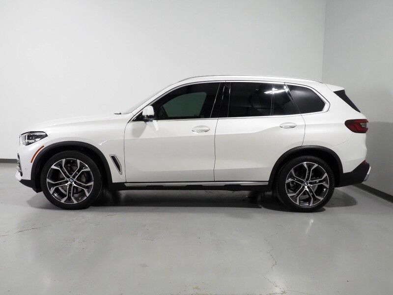 2023 BMW X5 sDrive40i *HEADS-UP DISPLAY, NAVIGATION, LIVE COCKPIT PRO, SAFETY ALERTS, 360 VIEW CAMERAS, PANORAMA MOONROOF, HEATED SEATS, POWER LIFTGATE, REMOTE START, COMFORT ACCESS, 21 INCH WHEELS, WIRELESS CHARGING, ANDROID & APPLE Round Rock TX