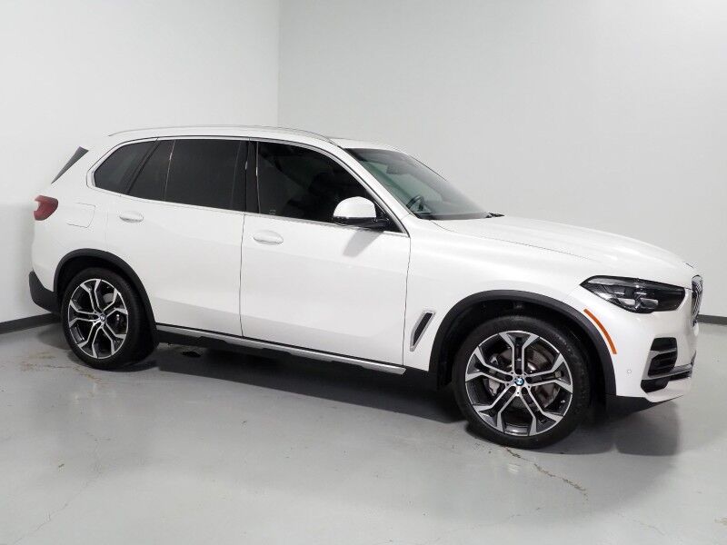2023 BMW X5 sDrive40i *HEADS-UP DISPLAY, NAVIGATION, LIVE COCKPIT PRO, SAFETY ALERTS, 360 VIEW CAMERAS, PANORAMA MOONROOF, HEATED SEATS, POWER LIFTGATE, REMOTE START, COMFORT ACCESS, 21 INCH WHEELS, WIRELESS CHARGING, ANDROID & APPLE