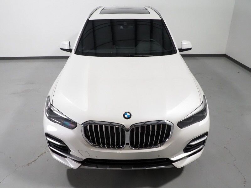 2023 BMW X5 sDrive40i *HEADS-UP DISPLAY, NAVIGATION, LIVE COCKPIT PRO, SAFETY ALERTS, 360 VIEW CAMERAS, PANORAMA MOONROOF, HEATED SEATS, POWER LIFTGATE, REMOTE START, COMFORT ACCESS, 21 INCH WHEELS, WIRELESS CHARGING, ANDROID & APPLE Round Rock TX
