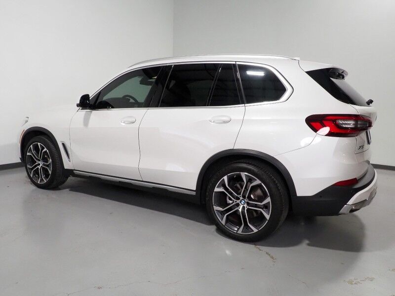 2023 BMW X5 sDrive40i *HEADS-UP DISPLAY, NAVIGATION, LIVE COCKPIT PRO, SAFETY ALERTS, 360 VIEW CAMERAS, PANORAMA MOONROOF, HEATED SEATS, POWER LIFTGATE, REMOTE START, COMFORT ACCESS, 21 INCH WHEELS, WIRELESS CHARGING, ANDROID & APPLE Round Rock TX