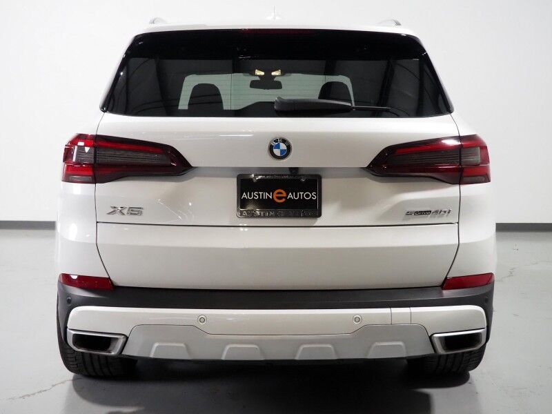 2023 BMW X5 sDrive40i *HEADS-UP DISPLAY, NAVIGATION, LIVE COCKPIT PRO, SAFETY ALERTS, 360 VIEW CAMERAS, PANORAMA MOONROOF, HEATED SEATS, POWER LIFTGATE, REMOTE START, COMFORT ACCESS, 21 INCH WHEELS, WIRELESS CHARGING, ANDROID & APPLE Round Rock TX