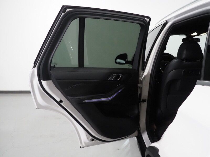 2023 BMW X5 sDrive40i *HEADS-UP DISPLAY, NAVIGATION, LIVE COCKPIT PRO, SAFETY ALERTS, 360 VIEW CAMERAS, PANORAMA MOONROOF, HEATED SEATS, POWER LIFTGATE, REMOTE START, COMFORT ACCESS, 21 INCH WHEELS, WIRELESS CHARGING, ANDROID & APPLE Round Rock TX