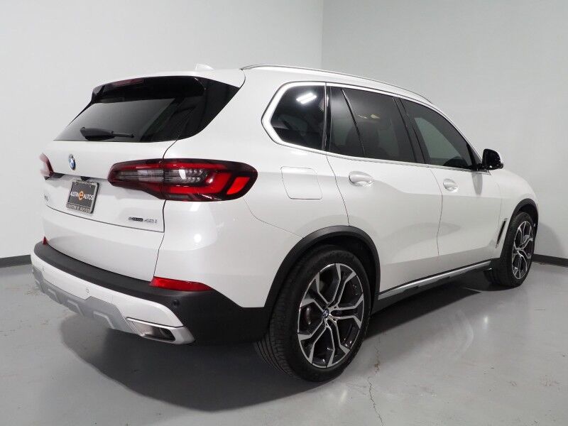 2023 BMW X5 sDrive40i *HEADS-UP DISPLAY, NAVIGATION, LIVE COCKPIT PRO, SAFETY ALERTS, 360 VIEW CAMERAS, PANORAMA MOONROOF, HEATED SEATS, POWER LIFTGATE, REMOTE START, COMFORT ACCESS, 21 INCH WHEELS, WIRELESS CHARGING, ANDROID & APPLE Round Rock TX