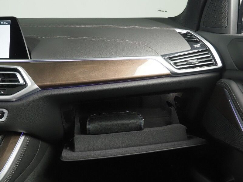 2023 BMW X5 sDrive40i *HEADS-UP DISPLAY, NAVIGATION, LIVE COCKPIT PRO, SAFETY ALERTS, 360 VIEW CAMERAS, PANORAMA MOONROOF, HEATED SEATS, POWER LIFTGATE, REMOTE START, COMFORT ACCESS, 21 INCH WHEELS, WIRELESS CHARGING, ANDROID & APPLE Round Rock TX