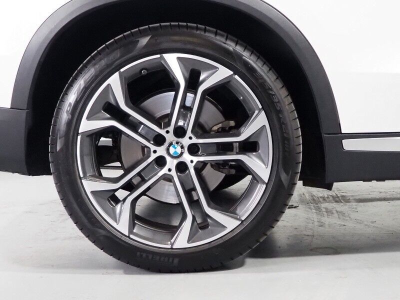 2023 BMW X5 sDrive40i *HEADS-UP DISPLAY, NAVIGATION, LIVE COCKPIT PRO, SAFETY ALERTS, PANORAMA MOONROOF, HEATED SEATS, POWER LIFTGATE, REMOTE START, COMFORT ACCESS, 21 INCH WHEELS, WIRELESS CHARGING, ANDROID & APPLE Round Rock TX