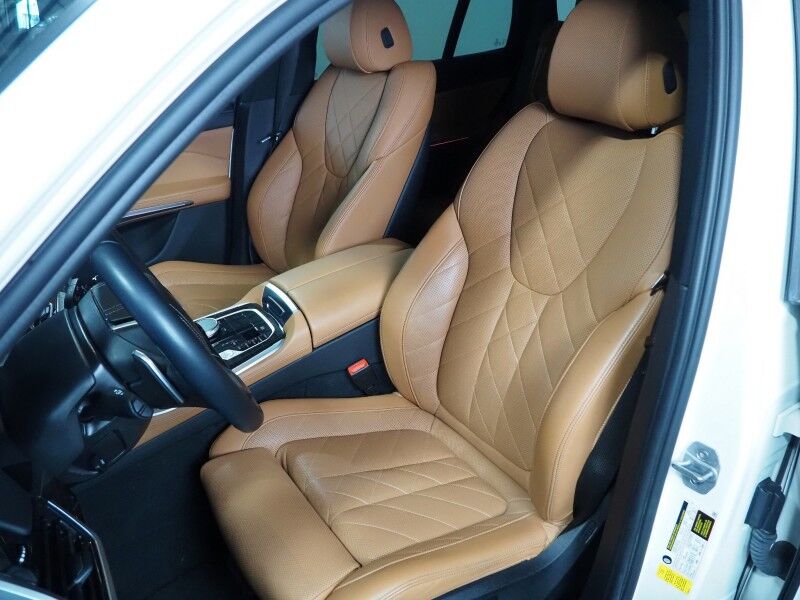 2023 BMW X5 sDrive40i *HEADS-UP DISPLAY, NAVIGATION, LIVE COCKPIT PRO, SAFETY ALERTS, PANORAMA MOONROOF, HEATED SEATS, POWER LIFTGATE, REMOTE START, COMFORT ACCESS, 21 INCH WHEELS, WIRELESS CHARGING, ANDROID & APPLE Round Rock TX