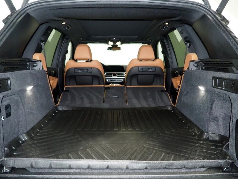 2023 BMW X5 sDrive40i *HEADS-UP DISPLAY, NAVIGATION, LIVE COCKPIT PRO, SAFETY ALERTS, PANORAMA MOONROOF, HEATED SEATS, POWER LIFTGATE, REMOTE START, COMFORT ACCESS, 21 INCH WHEELS, WIRELESS CHARGING, ANDROID & APPLE Round Rock TX