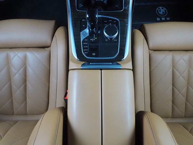 2023 BMW X5 sDrive40i *HEADS-UP DISPLAY, NAVIGATION, LIVE COCKPIT PRO, SAFETY ALERTS, PANORAMA MOONROOF, HEATED SEATS, POWER LIFTGATE, REMOTE START, COMFORT ACCESS, 21 INCH WHEELS, WIRELESS CHARGING, ANDROID & APPLE Round Rock TX