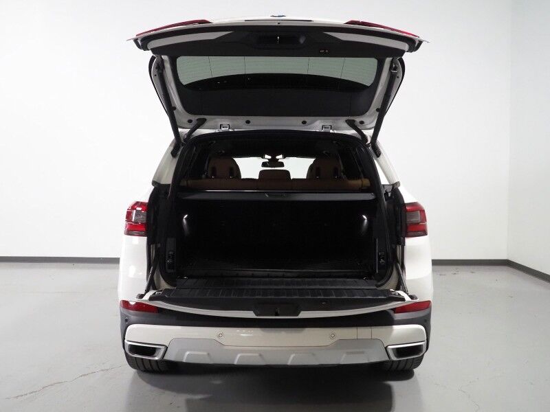 2023 BMW X5 sDrive40i *HEADS-UP DISPLAY, NAVIGATION, LIVE COCKPIT PRO, SAFETY ALERTS, PANORAMA MOONROOF, HEATED SEATS, POWER LIFTGATE, REMOTE START, COMFORT ACCESS, 21 INCH WHEELS, WIRELESS CHARGING, ANDROID & APPLE Round Rock TX