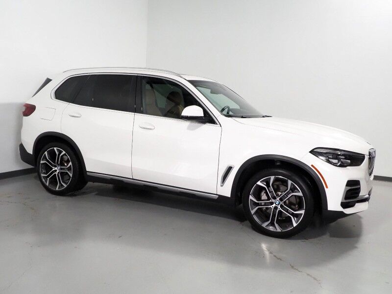 2023 BMW X5 sDrive40i *HEADS-UP DISPLAY, NAVIGATION, LIVE COCKPIT PRO, SAFETY ALERTS, PANORAMA MOONROOF, HEATED SEATS, POWER LIFTGATE, REMOTE START, COMFORT ACCESS, 21 INCH WHEELS, WIRELESS CHARGING, ANDROID & APPLE