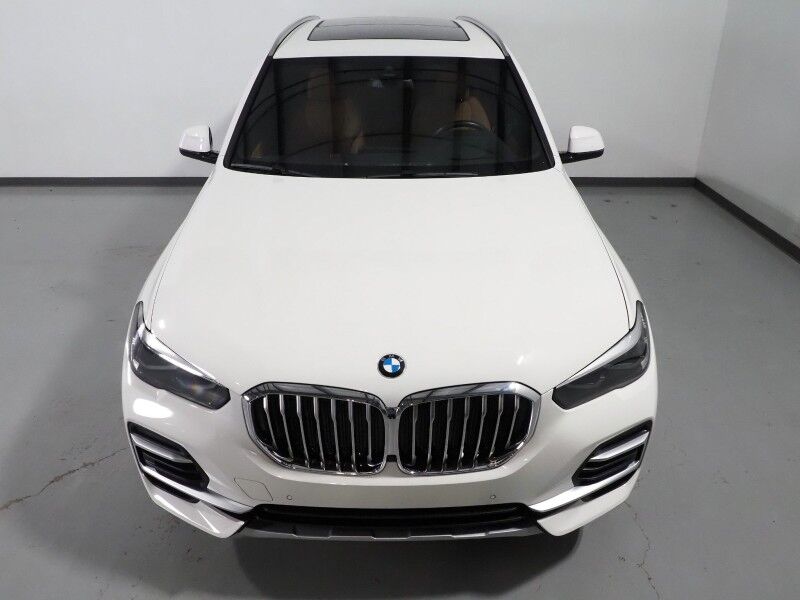 2023 BMW X5 sDrive40i *HEADS-UP DISPLAY, NAVIGATION, LIVE COCKPIT PRO, SAFETY ALERTS, PANORAMA MOONROOF, HEATED SEATS, POWER LIFTGATE, REMOTE START, COMFORT ACCESS, 21 INCH WHEELS, WIRELESS CHARGING, ANDROID & APPLE Round Rock TX