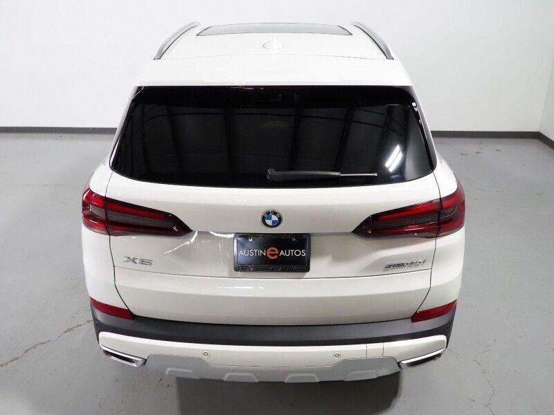 2023 BMW X5 sDrive40i *HEADS-UP DISPLAY, NAVIGATION, LIVE COCKPIT PRO, SAFETY ALERTS, PANORAMA MOONROOF, HEATED SEATS, POWER LIFTGATE, REMOTE START, COMFORT ACCESS, 21 INCH WHEELS, WIRELESS CHARGING, ANDROID & APPLE Round Rock TX