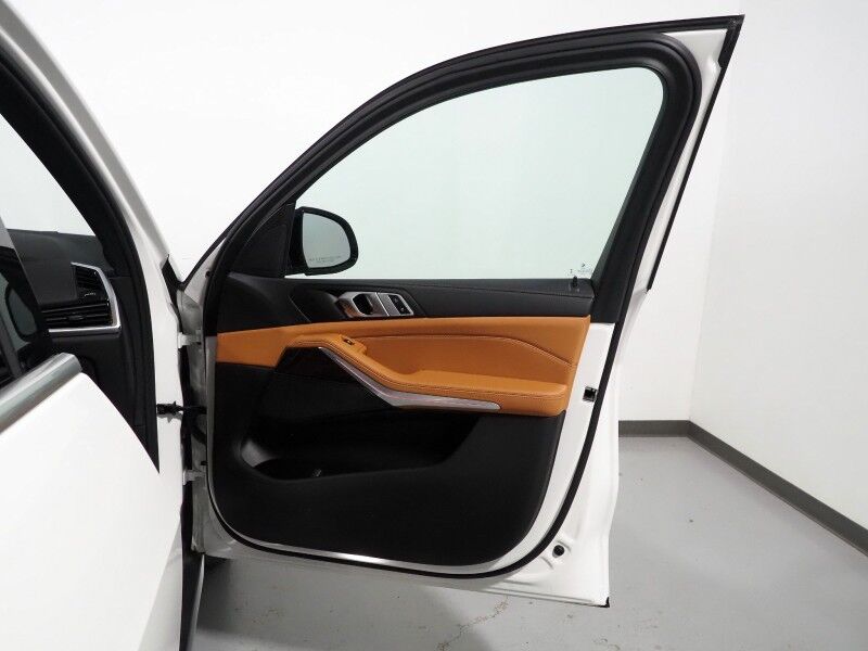 2023 BMW X5 sDrive40i *HEADS-UP DISPLAY, NAVIGATION, LIVE COCKPIT PRO, SAFETY ALERTS, PANORAMA MOONROOF, HEATED SEATS, POWER LIFTGATE, REMOTE START, COMFORT ACCESS, 21 INCH WHEELS, WIRELESS CHARGING, ANDROID & APPLE Round Rock TX