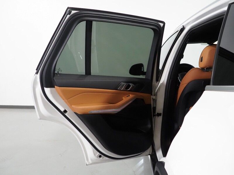 2023 BMW X5 sDrive40i *HEADS-UP DISPLAY, NAVIGATION, LIVE COCKPIT PRO, SAFETY ALERTS, PANORAMA MOONROOF, HEATED SEATS, POWER LIFTGATE, REMOTE START, COMFORT ACCESS, 21 INCH WHEELS, WIRELESS CHARGING, ANDROID & APPLE Round Rock TX