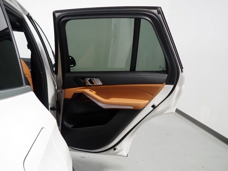 2023 BMW X5 sDrive40i *HEADS-UP DISPLAY, NAVIGATION, LIVE COCKPIT PRO, SAFETY ALERTS, PANORAMA MOONROOF, HEATED SEATS, POWER LIFTGATE, REMOTE START, COMFORT ACCESS, 21 INCH WHEELS, WIRELESS CHARGING, ANDROID & APPLE Round Rock TX