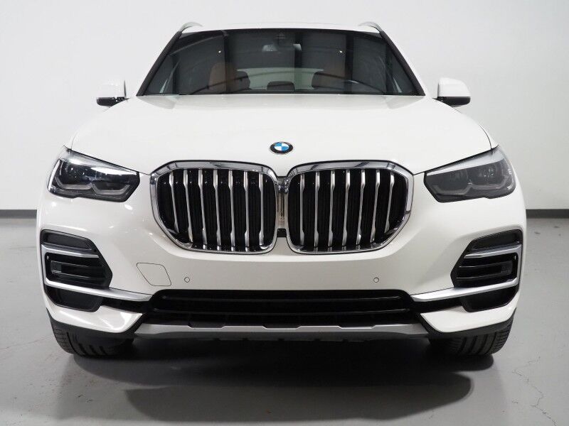 2023 BMW X5 sDrive40i *HEADS-UP DISPLAY, NAVIGATION, LIVE COCKPIT PRO, SAFETY ALERTS, PANORAMA MOONROOF, HEATED SEATS, POWER LIFTGATE, REMOTE START, COMFORT ACCESS, 21 INCH WHEELS, WIRELESS CHARGING, ANDROID & APPLE Round Rock TX