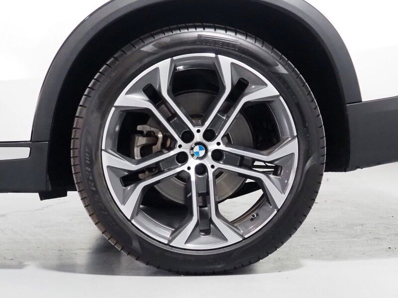 2023 BMW X5 sDrive40i *HEADS-UP DISPLAY, NAVIGATION, LIVE COCKPIT PRO, SAFETY ALERTS, PANORAMA MOONROOF, HEATED SEATS, POWER LIFTGATE, REMOTE START, COMFORT ACCESS, 21 INCH WHEELS, WIRELESS CHARGING, ANDROID & APPLE Round Rock TX