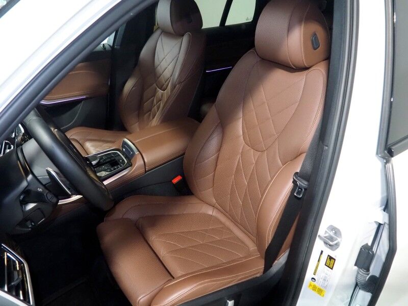 2023 BMW X5 sDrive40i *M SPORT, DRIVING ASSIST PRO, HEADS-UP DISPLAY, NAVIGATION, LIVE COCKPIT PRO, ADAPTIVE CRUISE, SAFETY ALERTS, 360 CAMERAS, PANO MOONROOF, HEATED SEATS, REMOTE START, 22 INCH WHEELS, WIRELESS CHARGING, ANDROID & APPLE Round Rock TX