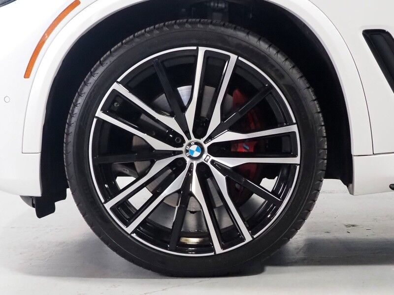 2023 BMW X5 sDrive40i *M SPORT, DRIVING ASSIST PRO, HEADS-UP DISPLAY, NAVIGATION, LIVE COCKPIT PRO, ADAPTIVE CRUISE, SAFETY ALERTS, 360 CAMERAS, PANO MOONROOF, HEATED SEATS, REMOTE START, 22 INCH WHEELS, WIRELESS CHARGING, ANDROID & APPLE Round Rock TX