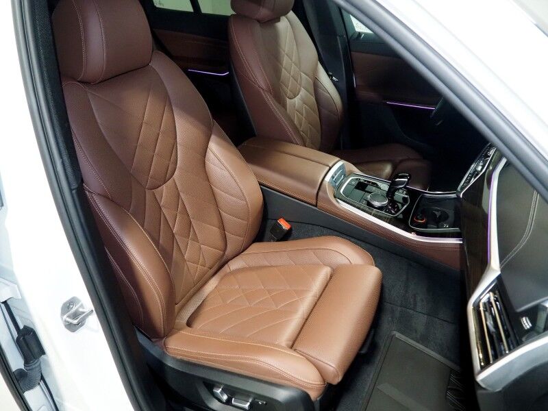 2023 BMW X5 sDrive40i *M SPORT, DRIVING ASSIST PRO, HEADS-UP DISPLAY, NAVIGATION, LIVE COCKPIT PRO, ADAPTIVE CRUISE, SAFETY ALERTS, 360 CAMERAS, PANO MOONROOF, HEATED SEATS, REMOTE START, 22 INCH WHEELS, WIRELESS CHARGING, ANDROID & APPLE Round Rock TX