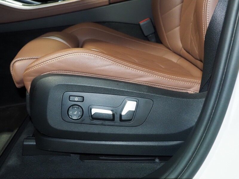 2023 BMW X5 sDrive40i *M SPORT, DRIVING ASSIST PRO, HEADS-UP DISPLAY, NAVIGATION, LIVE COCKPIT PRO, ADAPTIVE CRUISE, SAFETY ALERTS, 360 CAMERAS, PANO MOONROOF, HEATED SEATS, REMOTE START, 22 INCH WHEELS, WIRELESS CHARGING, ANDROID & APPLE Round Rock TX