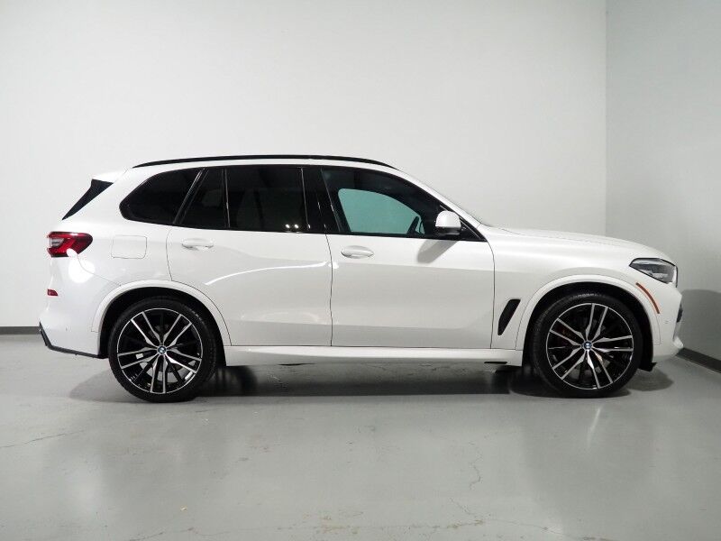 2023 BMW X5 sDrive40i *M SPORT, DRIVING ASSIST PRO, HEADS-UP DISPLAY, NAVIGATION, LIVE COCKPIT PRO, ADAPTIVE CRUISE, SAFETY ALERTS, 360 CAMERAS, PANO MOONROOF, HEATED SEATS, REMOTE START, 22 INCH WHEELS, WIRELESS CHARGING, ANDROID & APPLE Round Rock TX