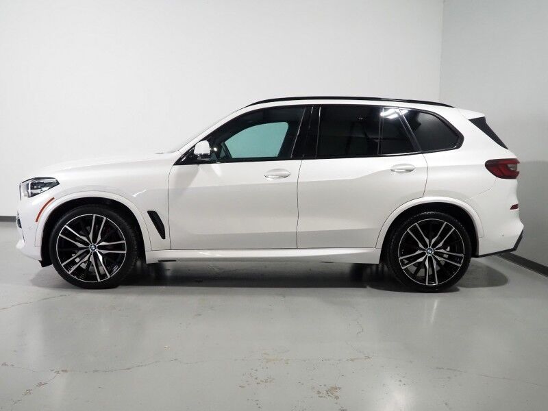 2023 BMW X5 sDrive40i *M SPORT, DRIVING ASSIST PRO, HEADS-UP DISPLAY, NAVIGATION, LIVE COCKPIT PRO, ADAPTIVE CRUISE, SAFETY ALERTS, 360 CAMERAS, PANO MOONROOF, HEATED SEATS, REMOTE START, 22 INCH WHEELS, WIRELESS CHARGING, ANDROID & APPLE Round Rock TX