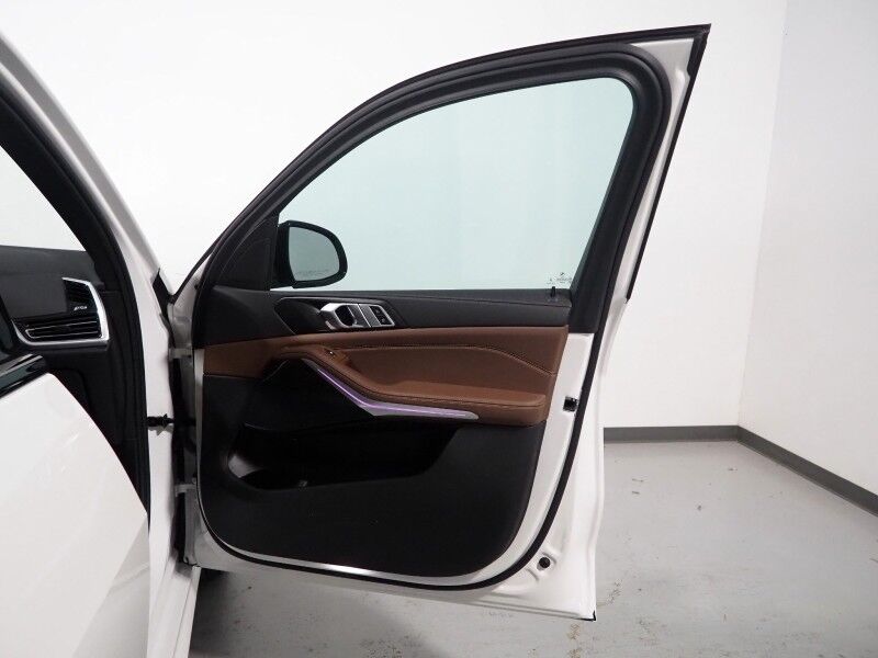 2023 BMW X5 sDrive40i *M SPORT, DRIVING ASSIST PRO, HEADS-UP DISPLAY, NAVIGATION, LIVE COCKPIT PRO, ADAPTIVE CRUISE, SAFETY ALERTS, 360 CAMERAS, PANO MOONROOF, HEATED SEATS, REMOTE START, 22 INCH WHEELS, WIRELESS CHARGING, ANDROID & APPLE Round Rock TX
