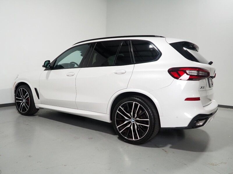 2023 BMW X5 sDrive40i *M SPORT, DRIVING ASSIST PRO, HEADS-UP DISPLAY, NAVIGATION, LIVE COCKPIT PRO, ADAPTIVE CRUISE, SAFETY ALERTS, 360 CAMERAS, PANO MOONROOF, HEATED SEATS, REMOTE START, 22 INCH WHEELS, WIRELESS CHARGING, ANDROID & APPLE Round Rock TX