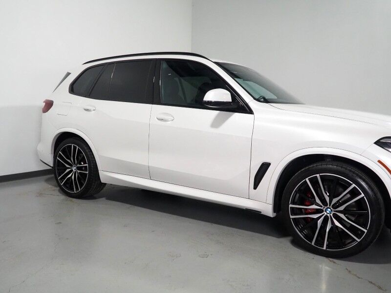 2023 BMW X5 sDrive40i *M SPORT, DRIVING ASSIST PRO, HEADS-UP DISPLAY, NAVIGATION, LIVE COCKPIT PRO, ADAPTIVE CRUISE, SAFETY ALERTS, 360 CAMERAS, PANO MOONROOF, HEATED SEATS, REMOTE START, 22 INCH WHEELS, WIRELESS CHARGING, ANDROID & APPLE Round Rock TX
