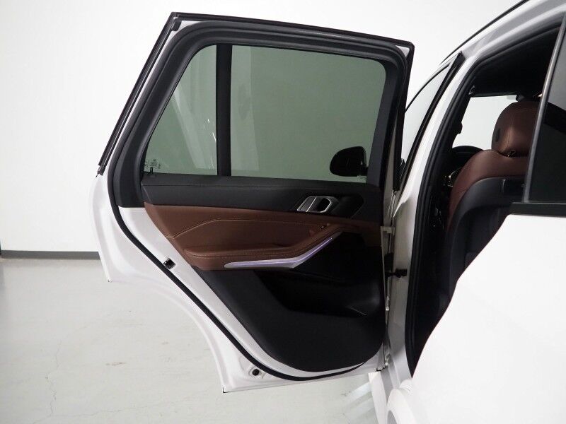 2023 BMW X5 sDrive40i *M SPORT, DRIVING ASSIST PRO, HEADS-UP DISPLAY, NAVIGATION, LIVE COCKPIT PRO, ADAPTIVE CRUISE, SAFETY ALERTS, 360 CAMERAS, PANO MOONROOF, HEATED SEATS, REMOTE START, 22 INCH WHEELS, WIRELESS CHARGING, ANDROID & APPLE Round Rock TX