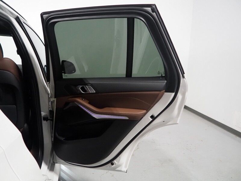2023 BMW X5 sDrive40i *M SPORT, DRIVING ASSIST PRO, HEADS-UP DISPLAY, NAVIGATION, LIVE COCKPIT PRO, ADAPTIVE CRUISE, SAFETY ALERTS, 360 CAMERAS, PANO MOONROOF, HEATED SEATS, REMOTE START, 22 INCH WHEELS, WIRELESS CHARGING, ANDROID & APPLE Round Rock TX