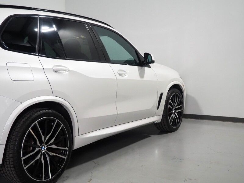 2023 BMW X5 sDrive40i *M SPORT, DRIVING ASSIST PRO, HEADS-UP DISPLAY, NAVIGATION, LIVE COCKPIT PRO, ADAPTIVE CRUISE, SAFETY ALERTS, 360 CAMERAS, PANO MOONROOF, HEATED SEATS, REMOTE START, 22 INCH WHEELS, WIRELESS CHARGING, ANDROID & APPLE Round Rock TX
