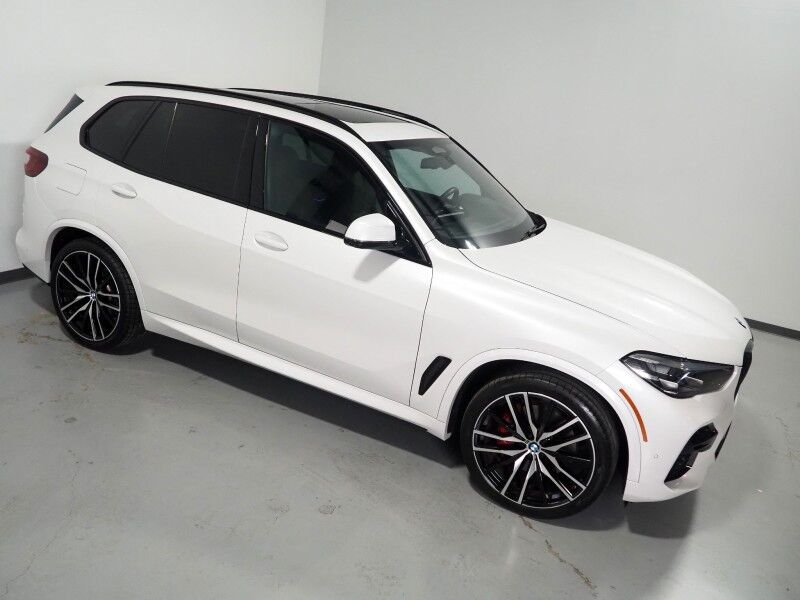 2023 BMW X5 sDrive40i *M SPORT, DRIVING ASSIST PRO, HEADS-UP DISPLAY, NAVIGATION, LIVE COCKPIT PRO, ADAPTIVE CRUISE, SAFETY ALERTS, 360 CAMERAS, PANO MOONROOF, HEATED SEATS, REMOTE START, 22 INCH WHEELS, WIRELESS CHARGING, ANDROID & APPLE Round Rock TX