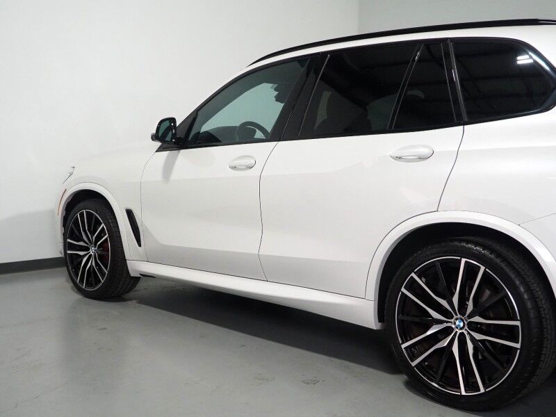 2023 BMW X5 sDrive40i *M SPORT, DRIVING ASSIST PRO, HEADS-UP DISPLAY, NAVIGATION, LIVE COCKPIT PRO, ADAPTIVE CRUISE, SAFETY ALERTS, 360 CAMERAS, PANO MOONROOF, HEATED SEATS, REMOTE START, 22 INCH WHEELS, WIRELESS CHARGING, ANDROID & APPLE Round Rock TX
