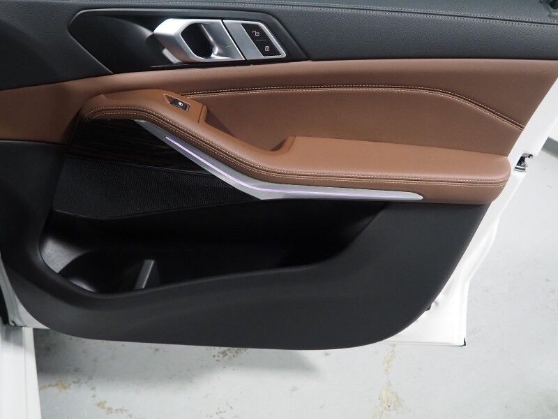 2023 BMW X5 sDrive40i *M SPORT, DRIVING ASSIST PRO, HEADS-UP DISPLAY, NAVIGATION, LIVE COCKPIT PRO, ADAPTIVE CRUISE, SAFETY ALERTS, 360 CAMERAS, PANO MOONROOF, HEATED SEATS, REMOTE START, 22 INCH WHEELS, WIRELESS CHARGING, ANDROID & APPLE Round Rock TX