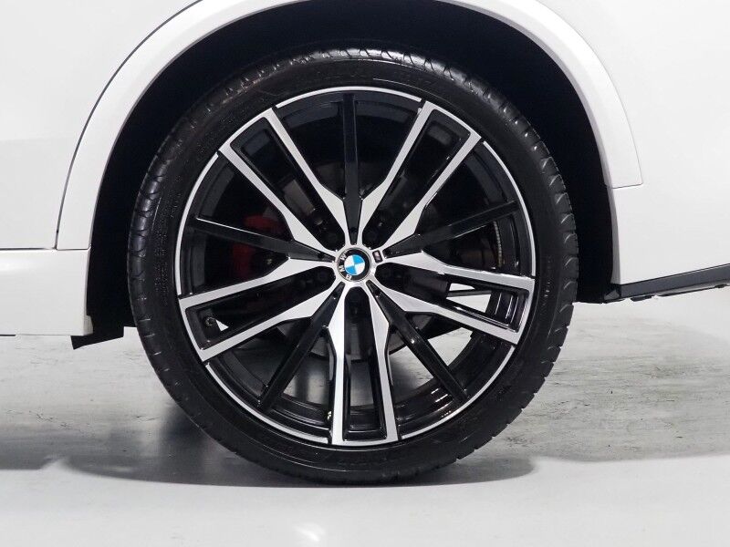 2023 BMW X5 sDrive40i *M SPORT, DRIVING ASSIST PRO, HEADS-UP DISPLAY, NAVIGATION, LIVE COCKPIT PRO, ADAPTIVE CRUISE, SAFETY ALERTS, 360 CAMERAS, PANO MOONROOF, HEATED SEATS, REMOTE START, 22 INCH WHEELS, WIRELESS CHARGING, ANDROID & APPLE Round Rock TX