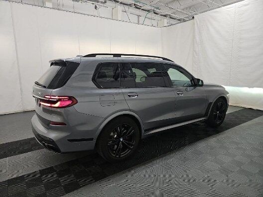 2023 BMW X7 M60i